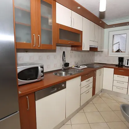 Intermezzo Apartment *